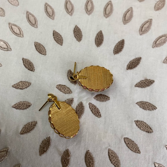 Dry flowered earrings and pin. - Picture 5 of 5